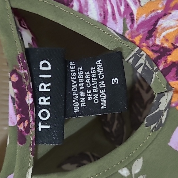+ TORRID Georgette Keyhole olive floral short sleeve blouse - Picture 6 of 6
